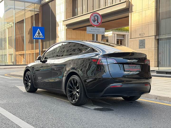 Фото 6 - Tesla Model Y