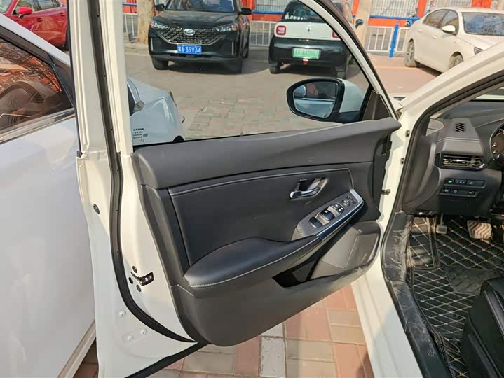 Фото 7 - Nissan Sylphy