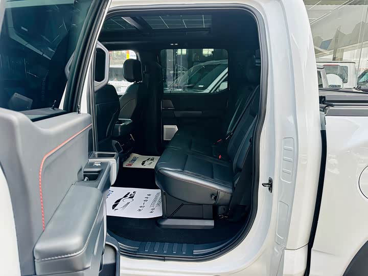 Фото 7 - Ford F-150 Raptor