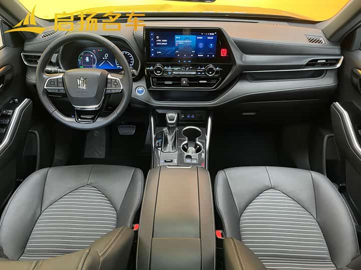 Фото 3 - Toyota Crown Kluger