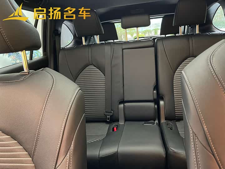 Фото 8 - Toyota Crown Kluger