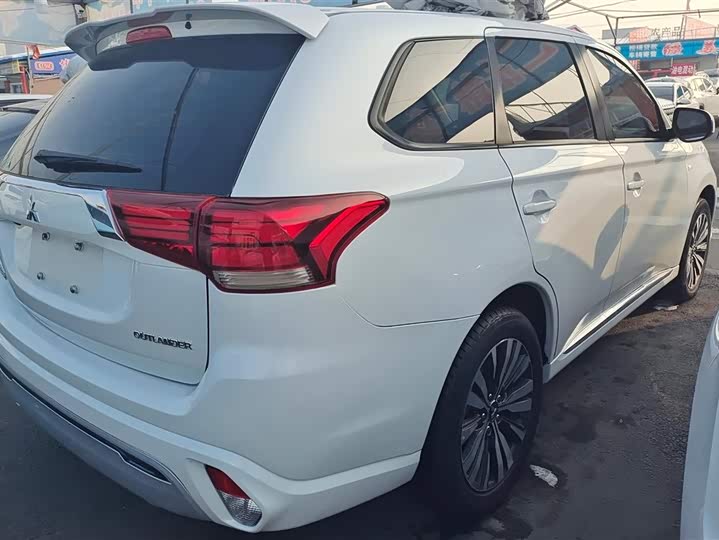 Фото 3 - Mitsubishi Outlander