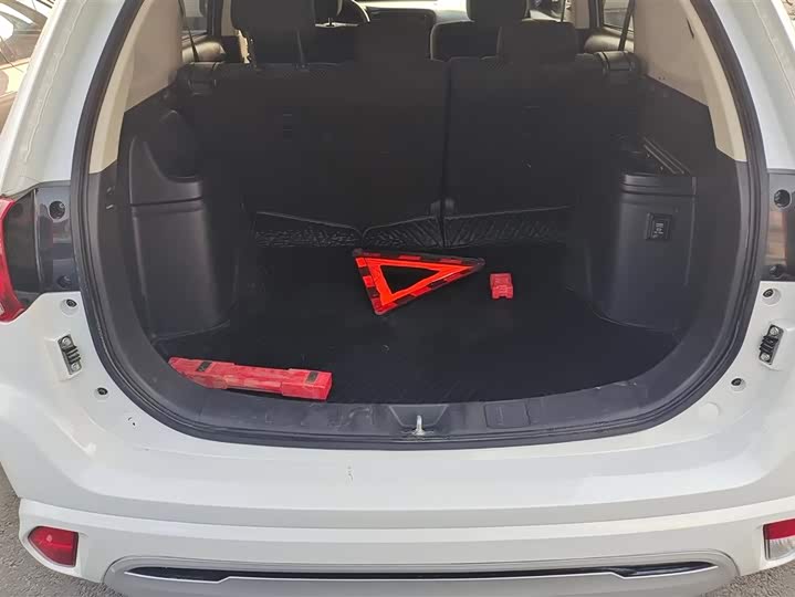 Фото 4 - Mitsubishi Outlander