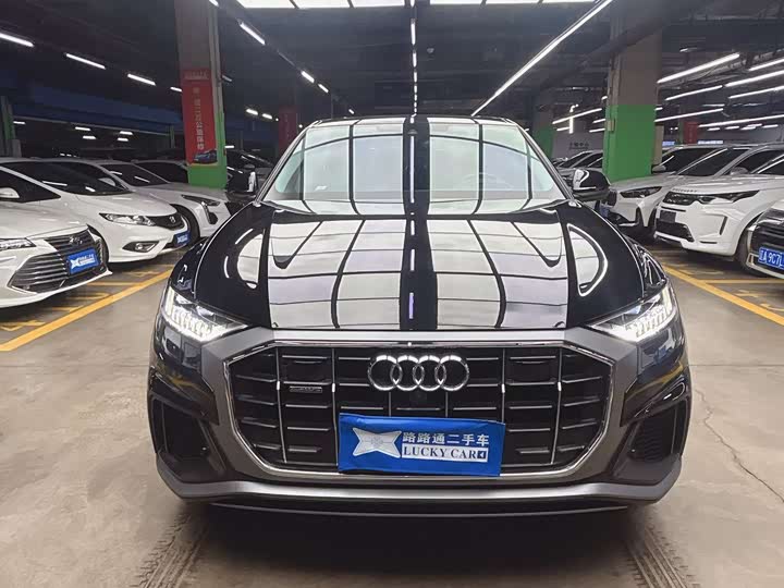 Фото 2 - Audi Q8