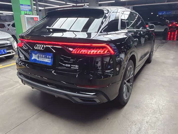 Фото 6 - Audi Q8