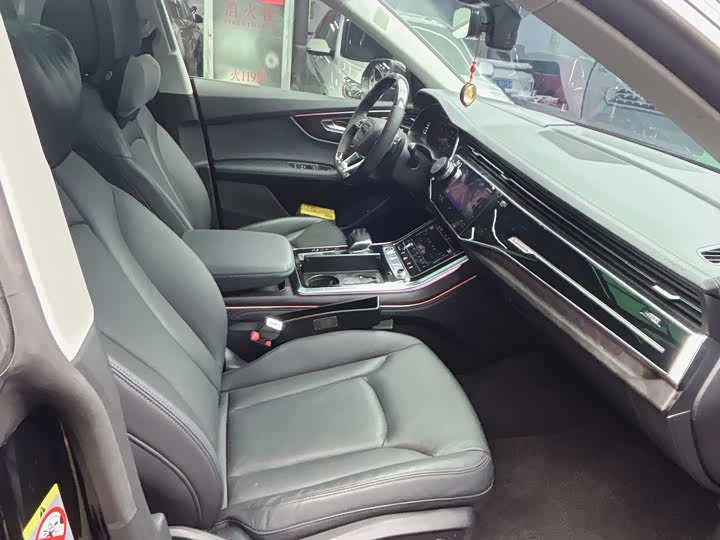 Фото 8 - Audi Q8