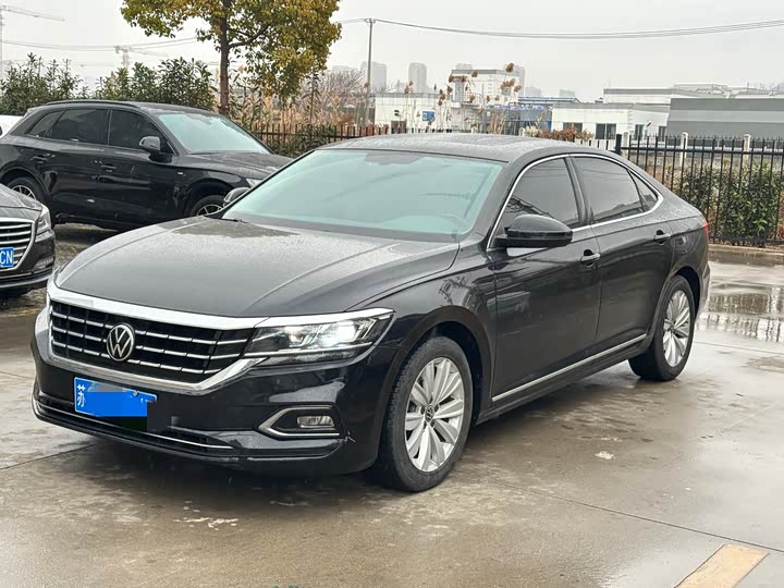 Фото 1 - Volkswagen Passat