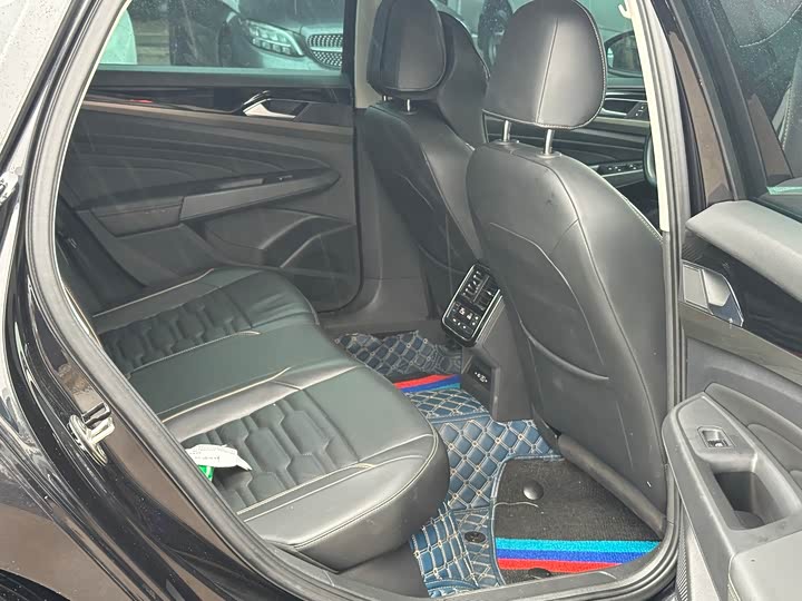 Фото 8 - Volkswagen Passat