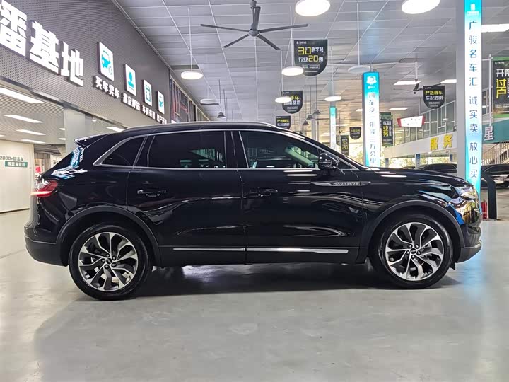 Фото 4 - Lincoln Nautilus