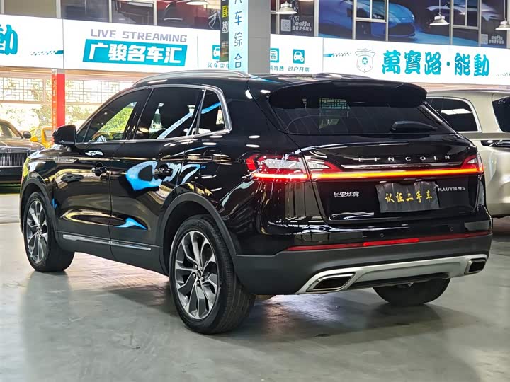 Фото 7 - Lincoln Nautilus