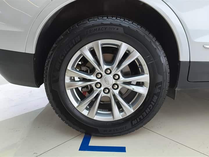 Фото 6 - Cadillac XT5