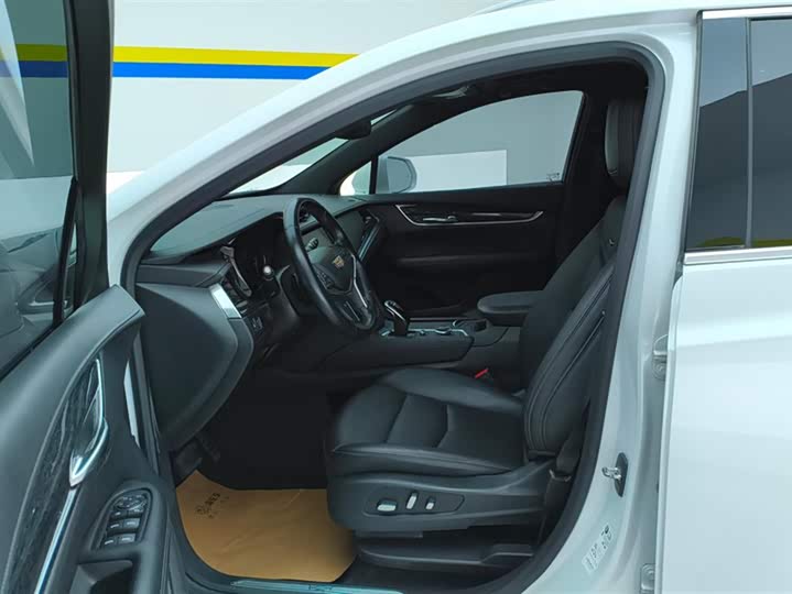 Фото 9 - Cadillac XT5