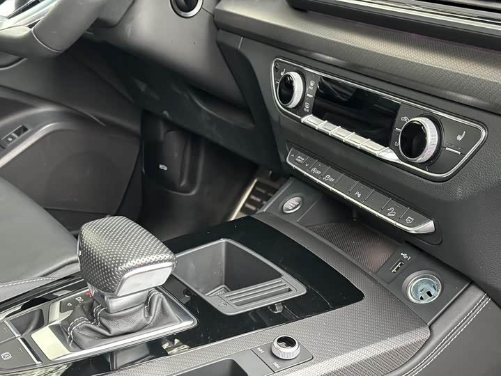 Фото 9 - Audi Q5L