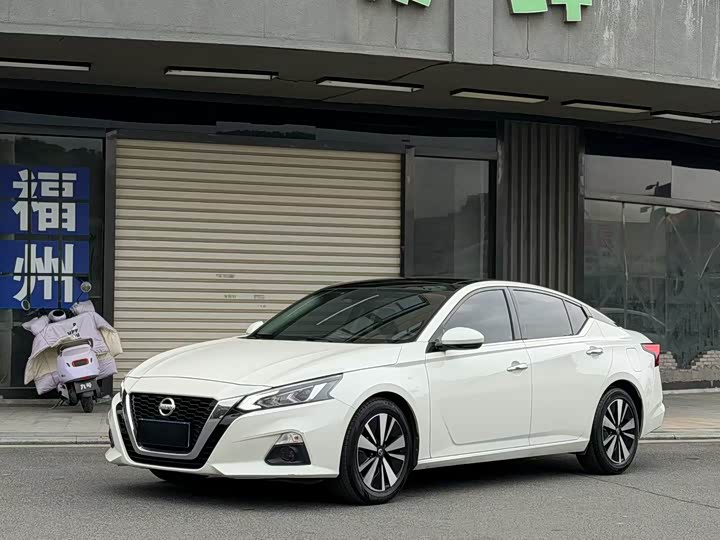 Фото 1 - Nissan Teana