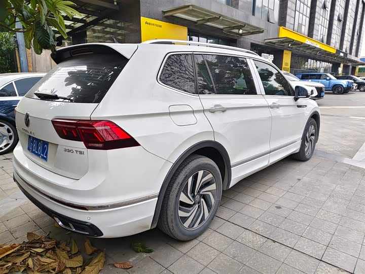 Фото 5 - Volkswagen Tiguan L Pro