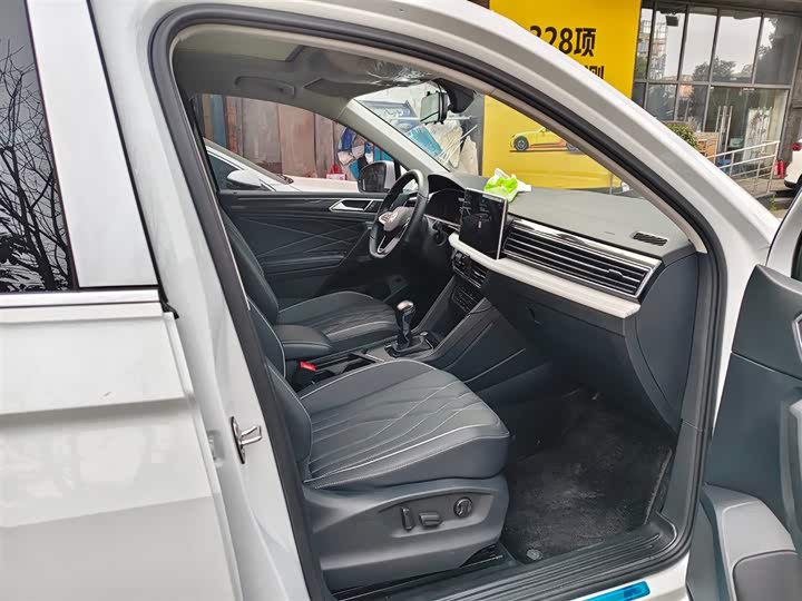 Фото 6 - Volkswagen Tiguan L Pro