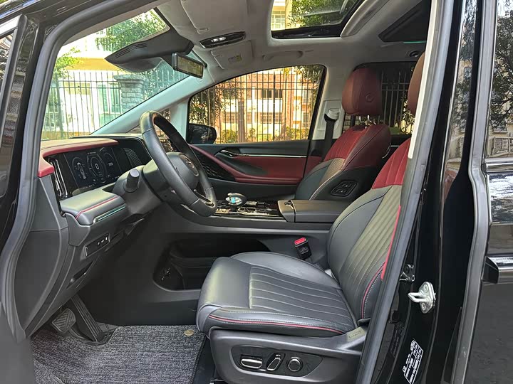 Фото 2 - GAC Trumpchi E9