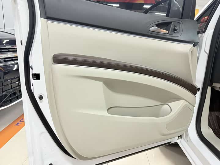 Фото 7 - Buick GL8 ES