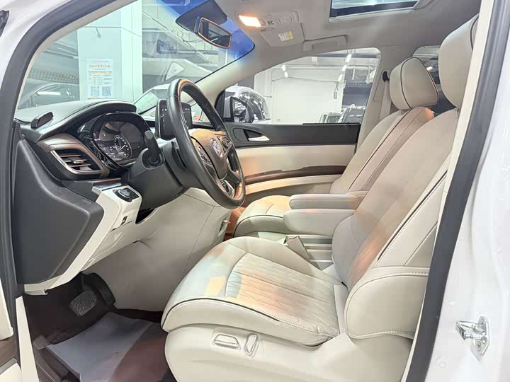 Фото 8 - Buick GL8 ES