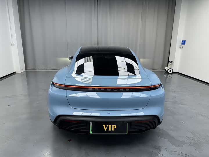 Фото 4 - Porsche Taycan