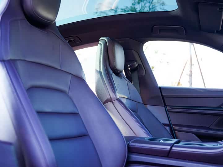 Фото 9 - Porsche Taycan