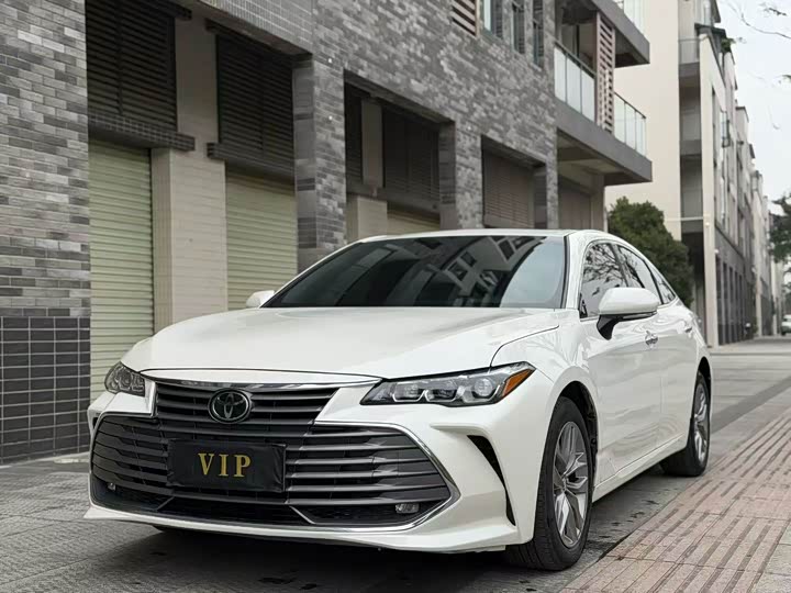 Фото 1 - Toyota Avalon