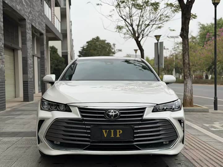 Фото 2 - Toyota Avalon
