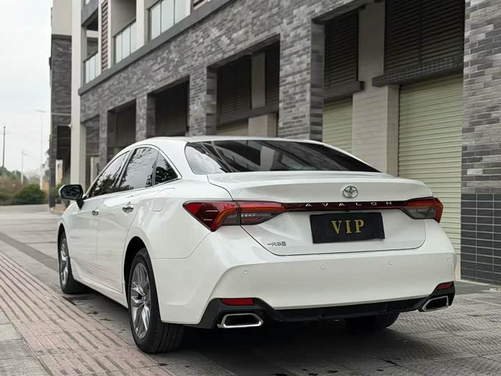 Фото 4 - Toyota Avalon