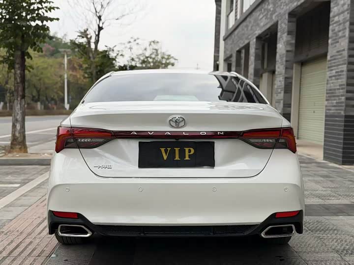 Фото 5 - Toyota Avalon