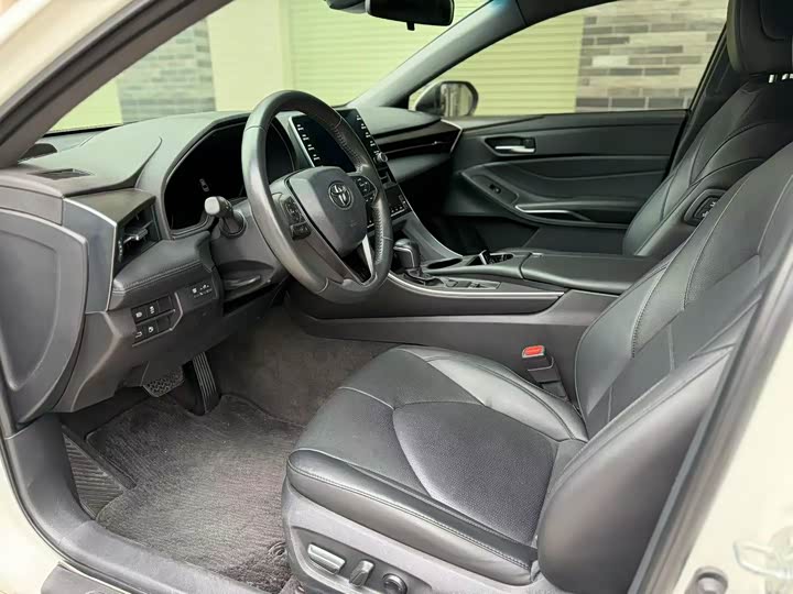 Фото 8 - Toyota Avalon