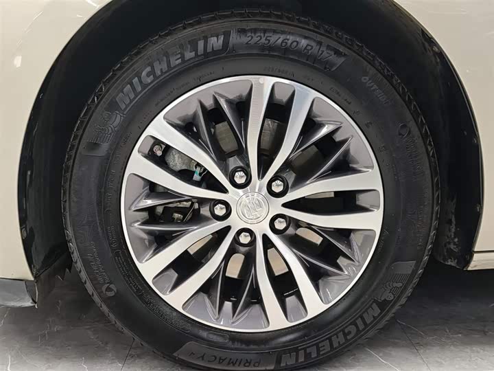 Фото 4 - Buick GL8 ES