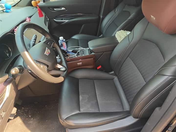 Фото 8 - Cadillac XT4