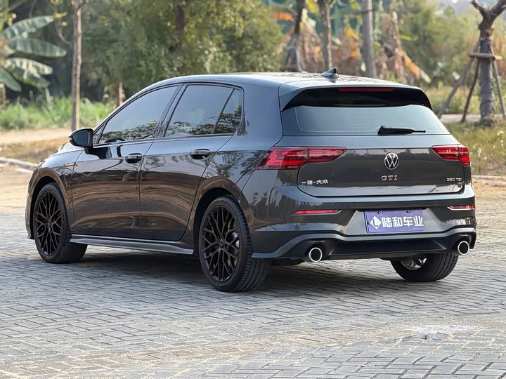 Фото 4 - Volkswagen Golf GTI