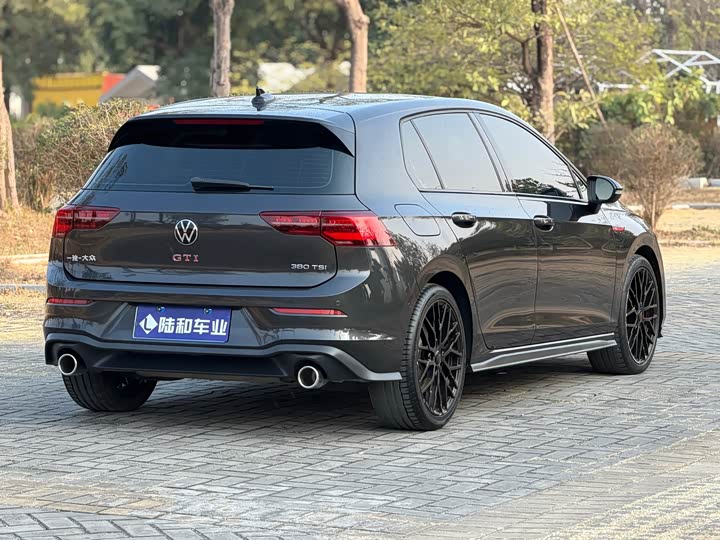 Фото 6 - Volkswagen Golf GTI