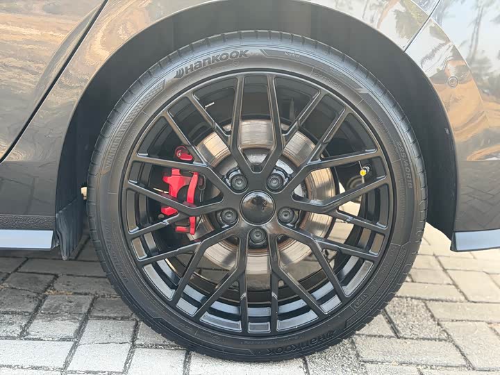 Фото 8 - Volkswagen Golf GTI