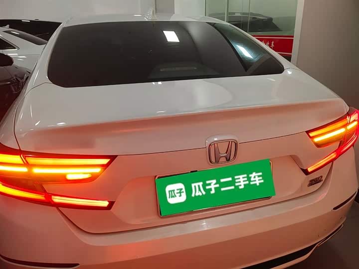 Фото 6 - Honda Accord