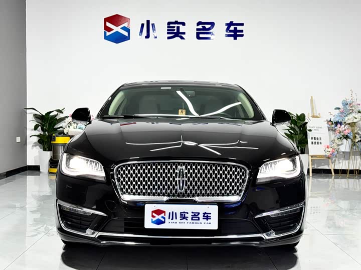 Фото 2 - Lincoln MKZ