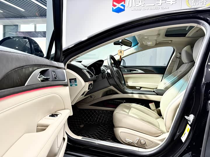 Фото 4 - Lincoln MKZ