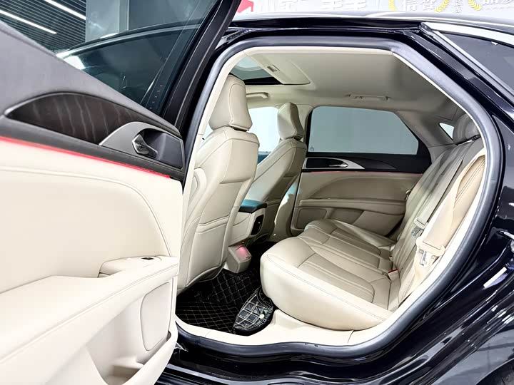 Фото 5 - Lincoln MKZ