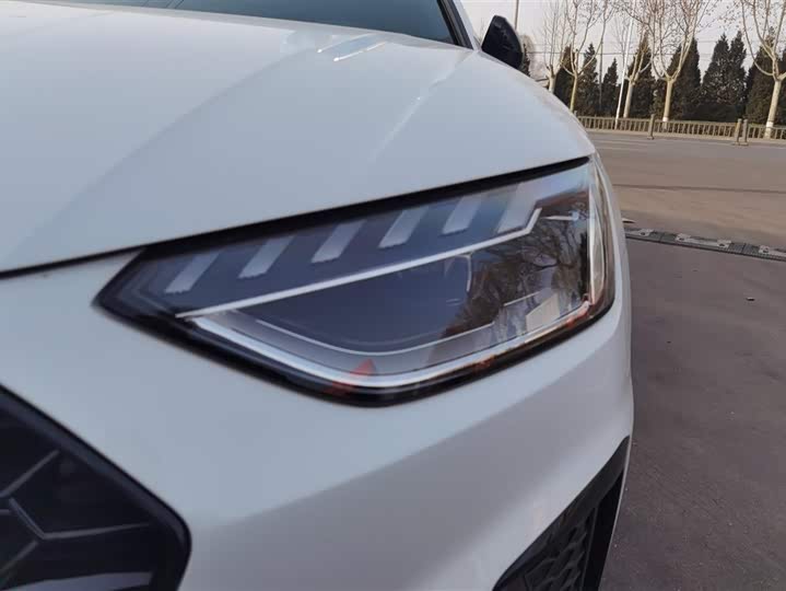 Фото 5 - Audi A4L