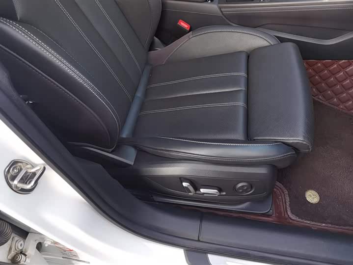 Фото 8 - Audi A4L