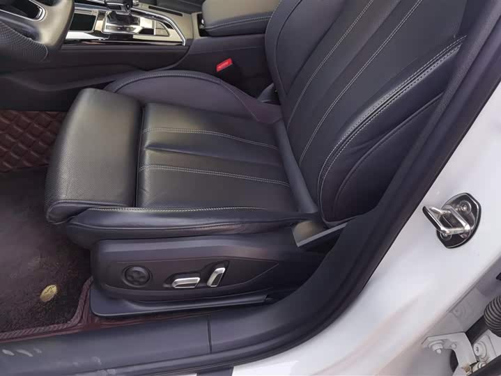 Фото 9 - Audi A4L