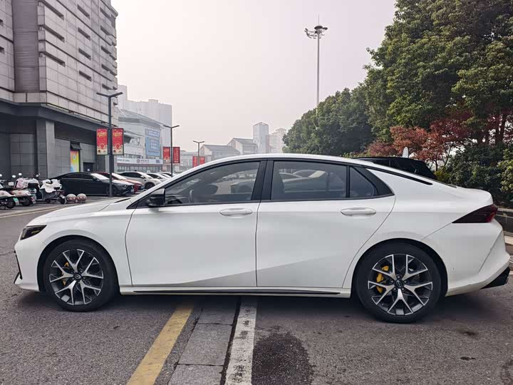 Фото 4 - GAC Trumpchi Empow R