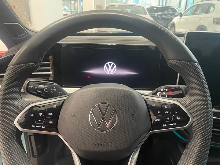 Фото 7 - Volkswagen Passat