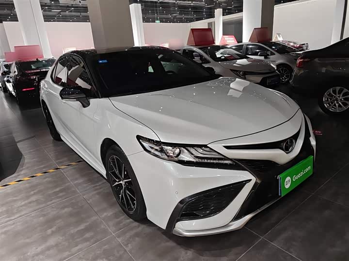 Фото 4 - Toyota Camry