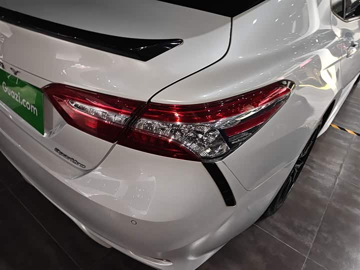 Фото 8 - Toyota Camry