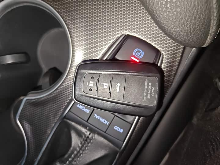 Фото 9 - Toyota Camry