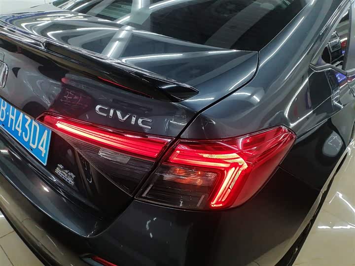 Фото 8 - Honda Civic