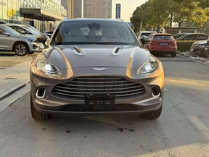 Фото 2 - Aston Martin DBX