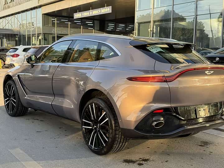 Фото 5 - Aston Martin DBX